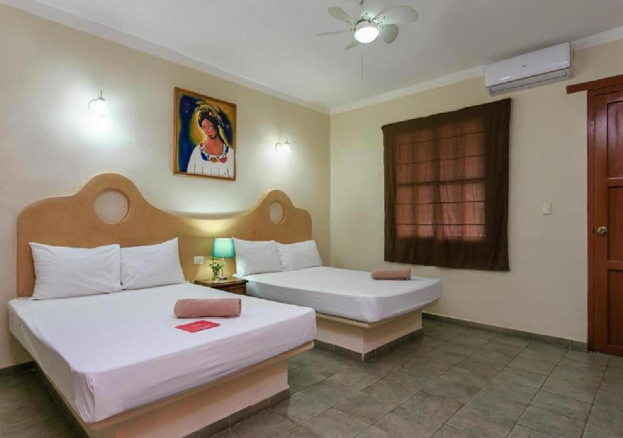 Esduma Iguanas Hotel Плая дел Кармен Екстериор снимка