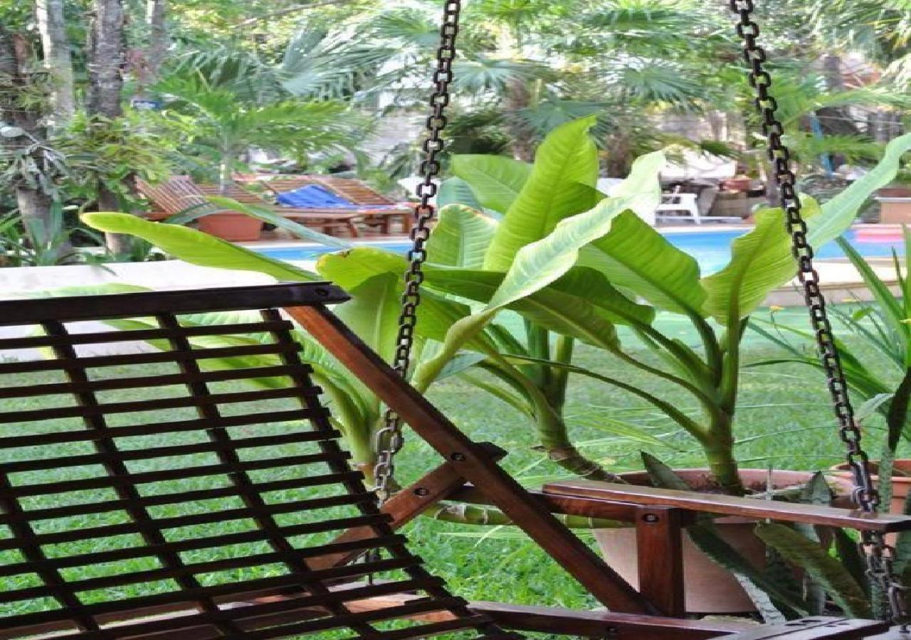 Esduma Iguanas Hotel Плая дел Кармен Екстериор снимка
