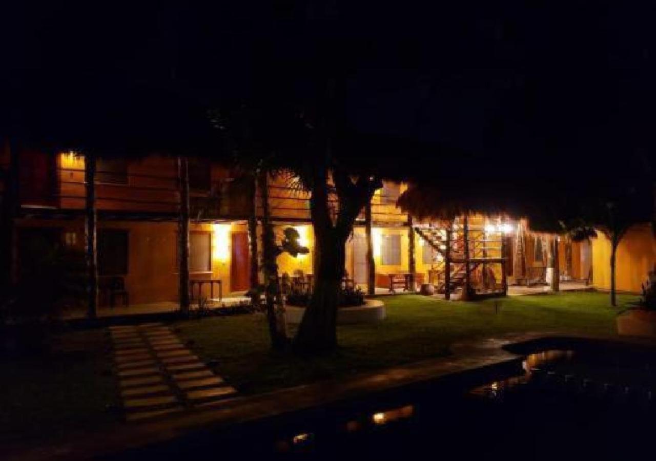 Esduma Iguanas Hotel Плая дел Кармен Екстериор снимка