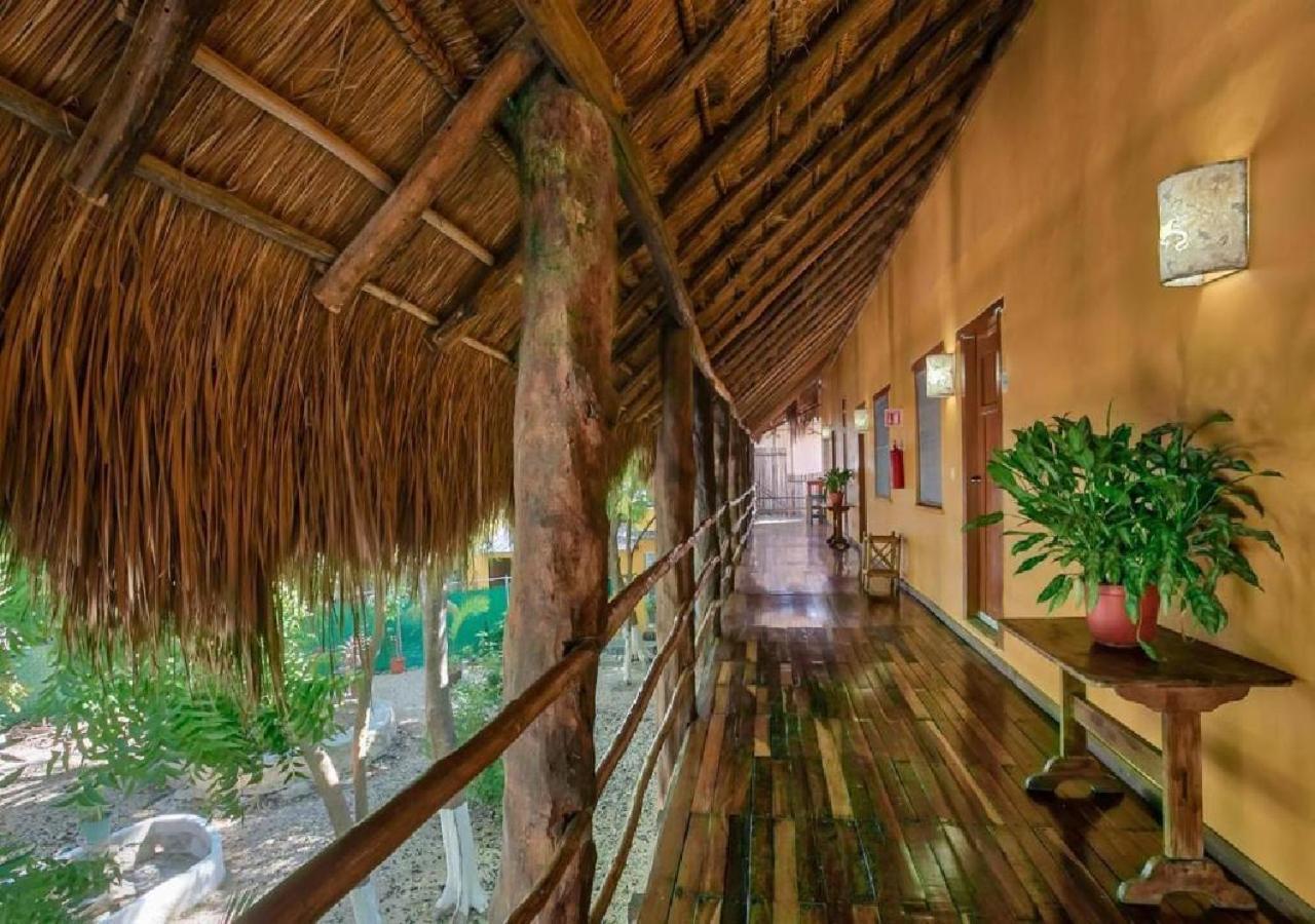 Esduma Iguanas Hotel Плая дел Кармен Екстериор снимка