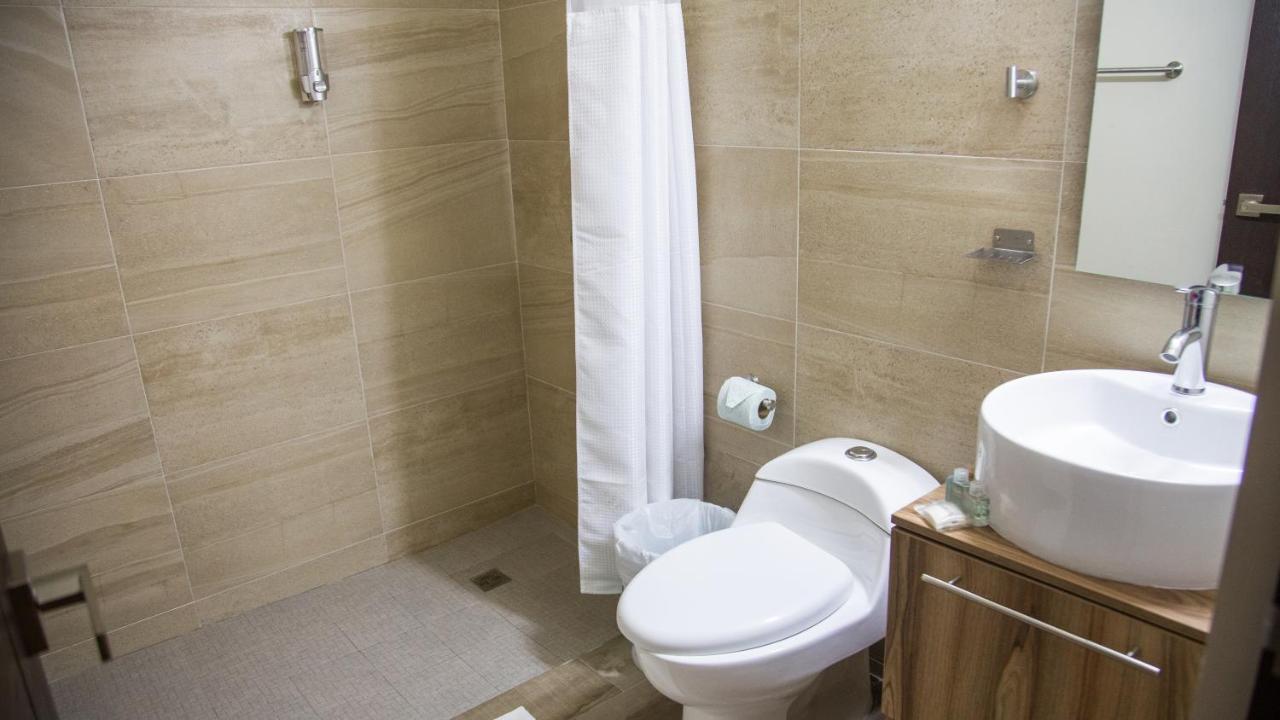 Esduma Iguanas Hotel Плая дел Кармен Екстериор снимка