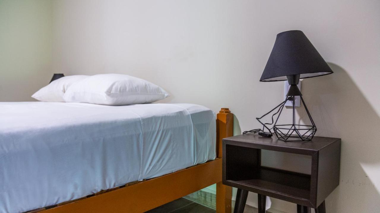 Esduma Iguanas Hotel Плая дел Кармен Екстериор снимка